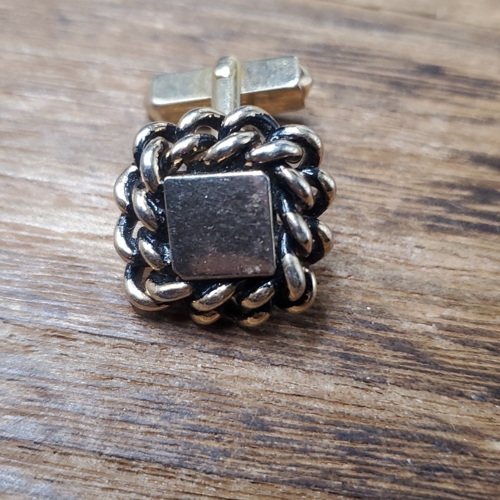 3/$20 Swank collectible heirloom cufflink [1 ]